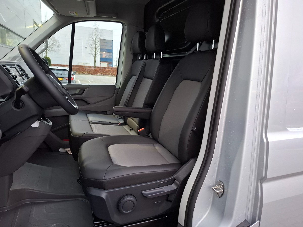 Volkswagen Crafter 35 2.0 TDI 140PK L4H3 Highline | LED | Climatronic | Leder stuur verwarm. | Comfortstoel | Stoelverw. | Trekhaakvoorb.| Reflex Silver