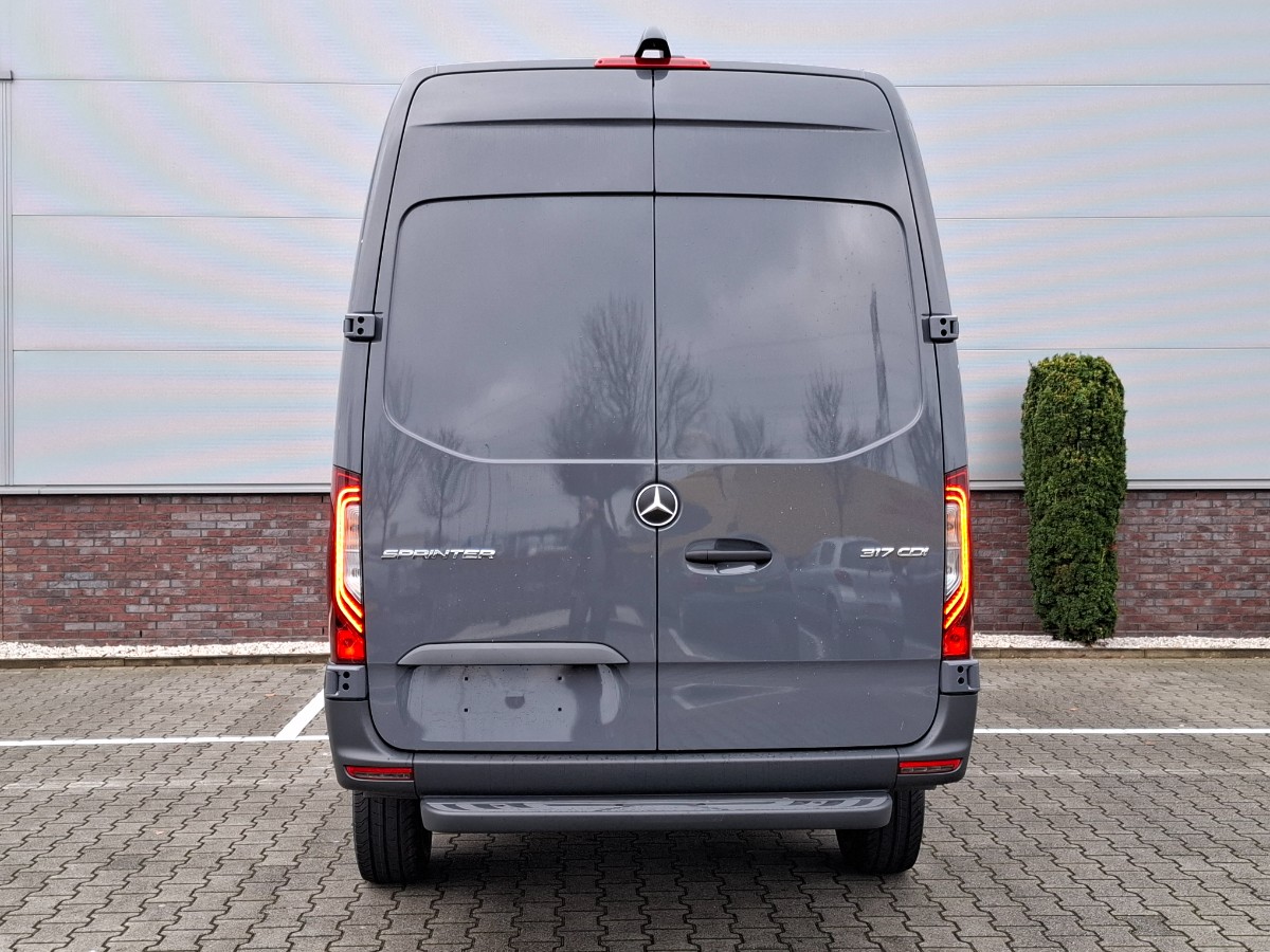 Mercedes-Benz Sprinter PRO 317 CDI RWD L2H2 AUT | LED | CAM | 93 ltr tank | Trekhaak | MBUX & Smartphone Pack | Graphite Grey