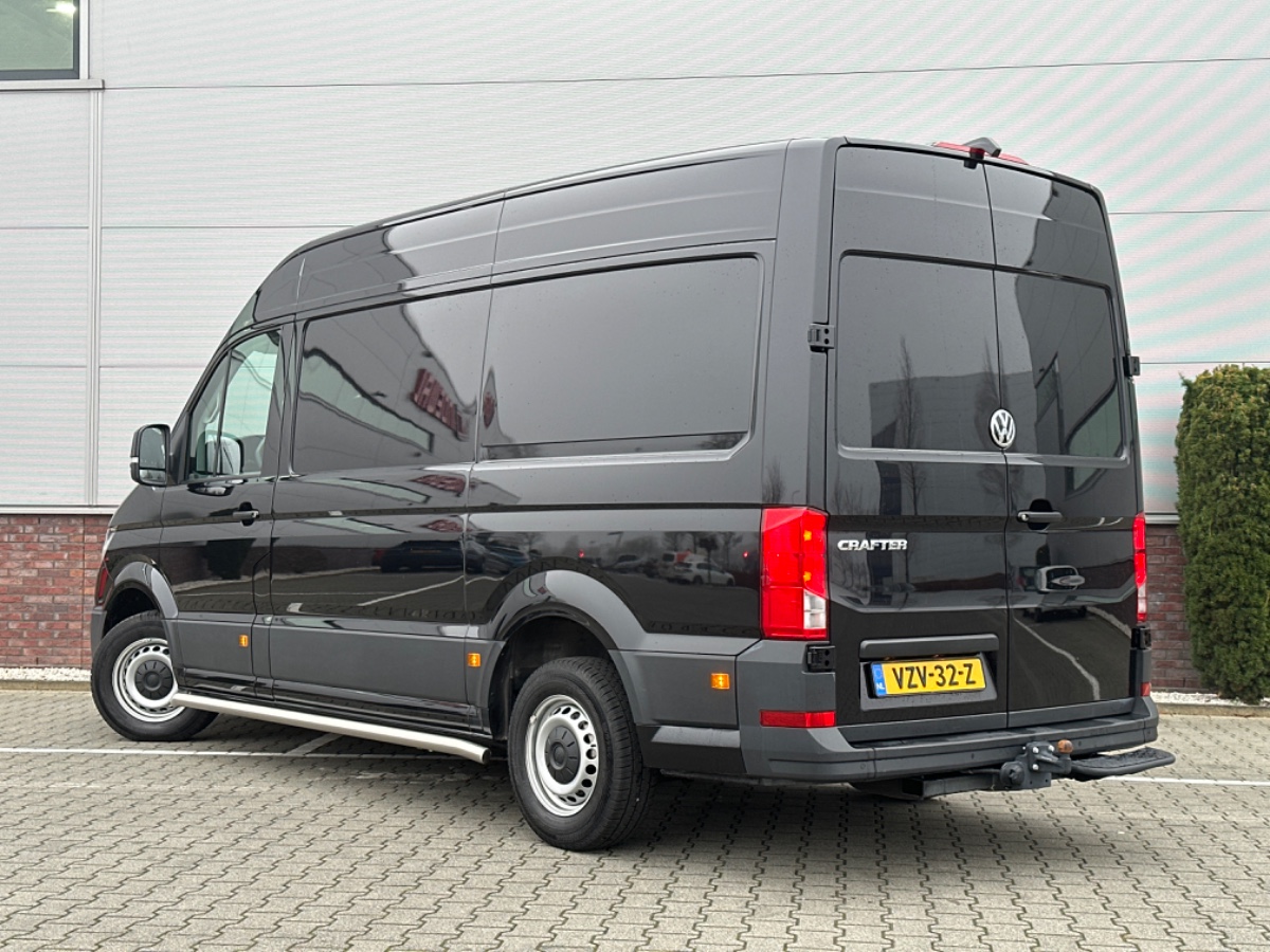 Volkswagen Crafter 30 2.0 TDI L3H3 Comfortline Deep Black | Navi Discover Media | Trekhaak | ComfortPlus stoel | Camera | Verw. voorruit