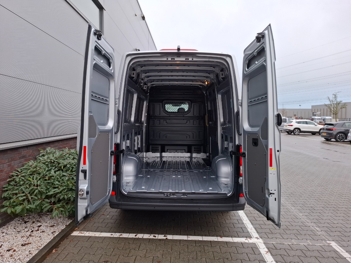 Volkswagen Crafter 35 L3H3 177PK AUT | LED NAV CAM | ErgoComf. | Trekhaakvoorber. | Mistlampen