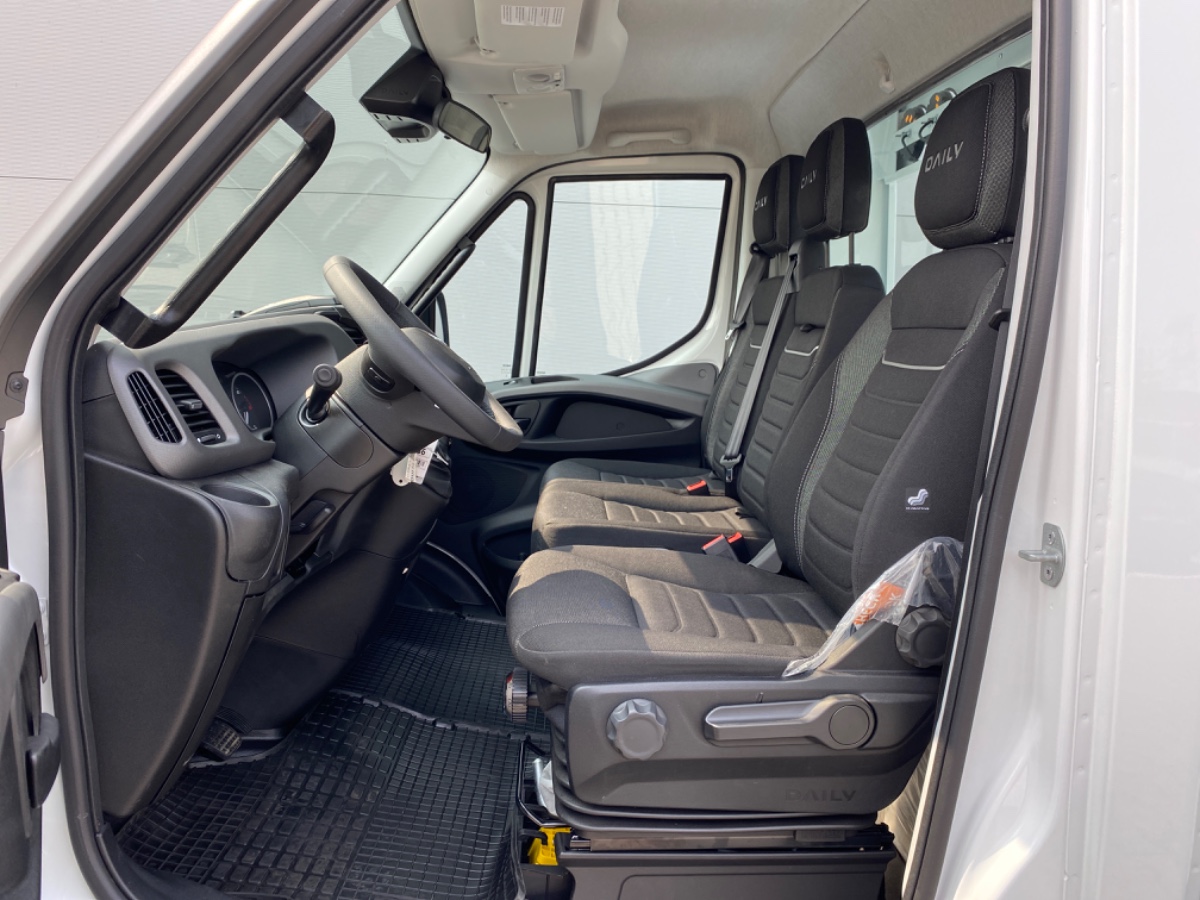 Iveco Daily 35S18 3.0L 180PK AUT | Oprijwagen Fly-Over | LED NAV ECC THK ACC | 3.5t trekgw. | Katax opbouw