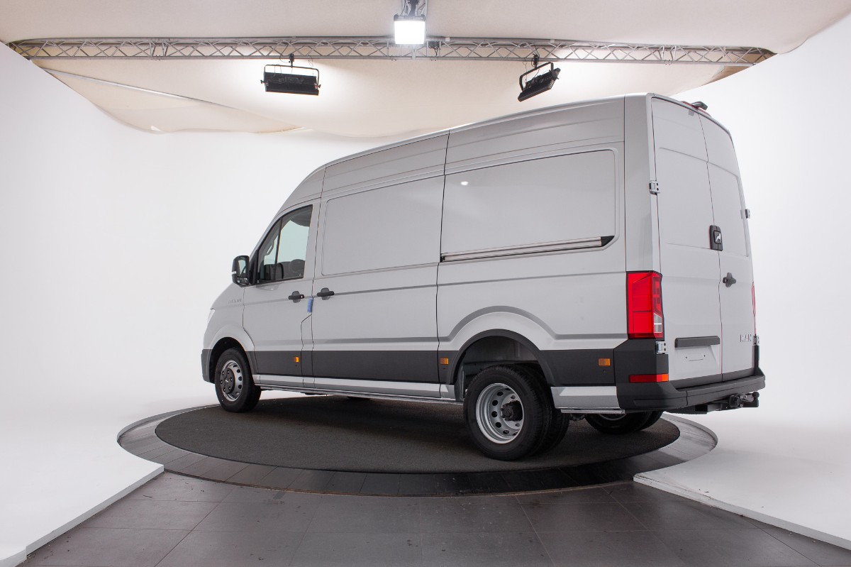 MAN TGE 5.160 L3H3 RWD Dubb. Lucht AUT8 | Reflex silver | Climatronic | Assist pak | Comfortpak. Plus | Bsn Navi | Licht Zicht (LED) | Trekhaak 3,5t | Adaptive Cruise | Schuifdeur links