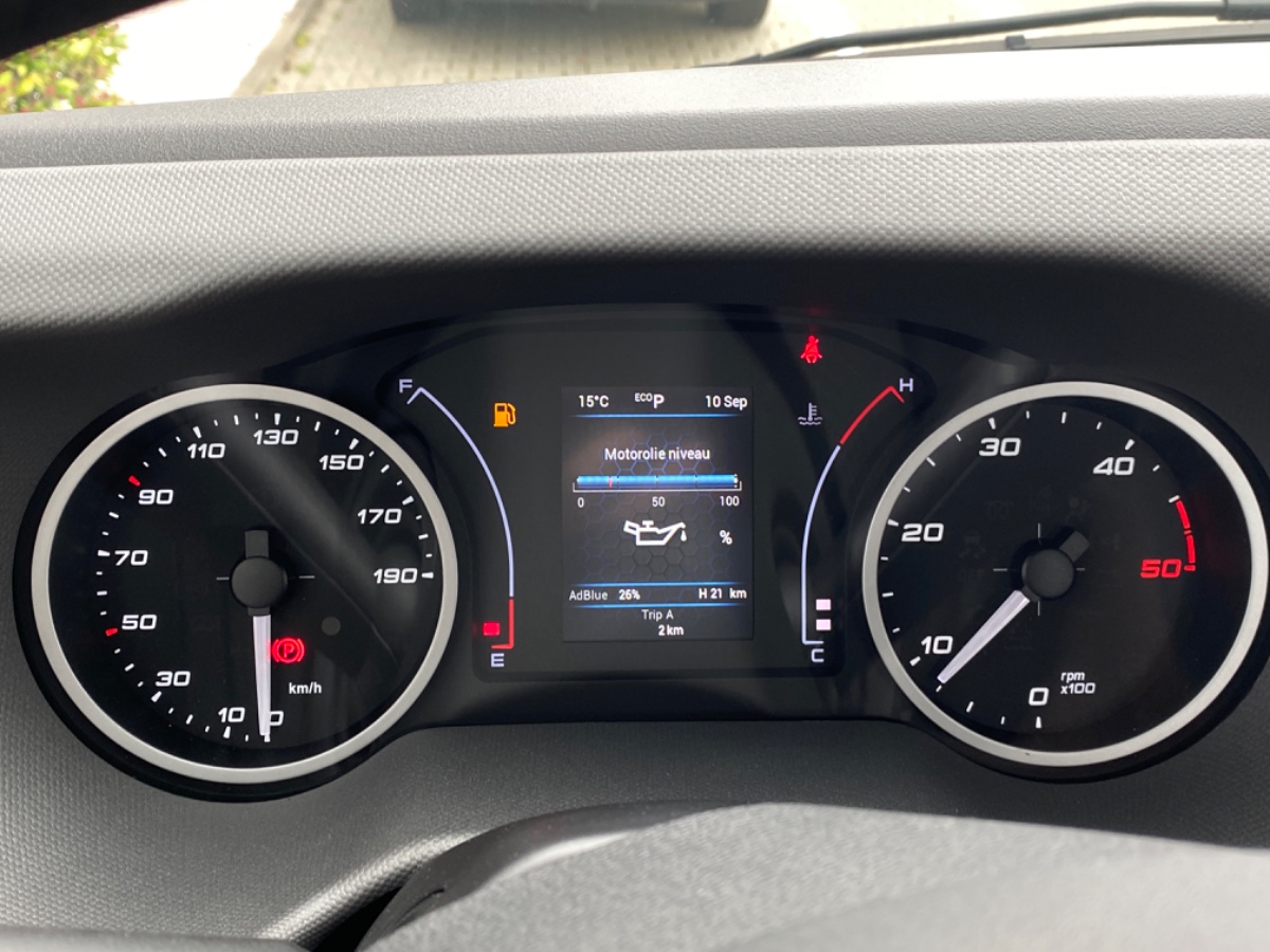 Iveco Daily 35S18 3.0L 180PK AUT | Oprijwagen | Geveerde stoel | 3,5t trekgw. | Adaptive CC | LED NAV ECC Adaptive CC | Faustmann opbouw | 1100 KG Laadvermogen