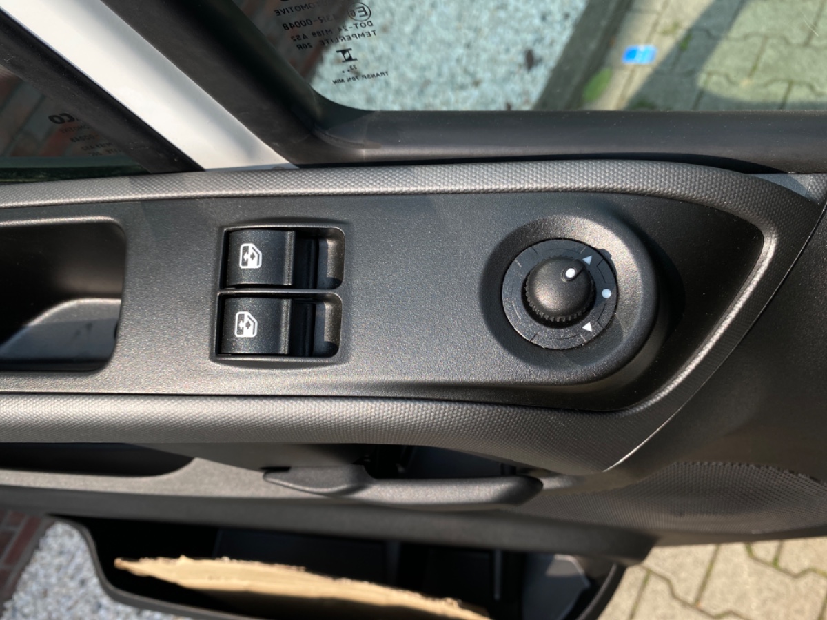 Iveco Daily 35S18 3.0L 180PK AUT | Oprijwagen | Geveerde stoel | 3.5t trekgw. | Adaptive CC | LED NAV ECC Adaptive CC | Faustmann opbouw